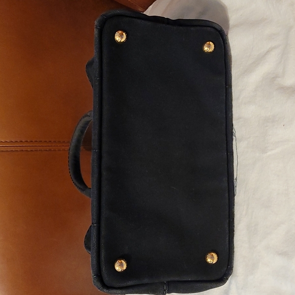 Prada Canapa - Picture 5 of 14